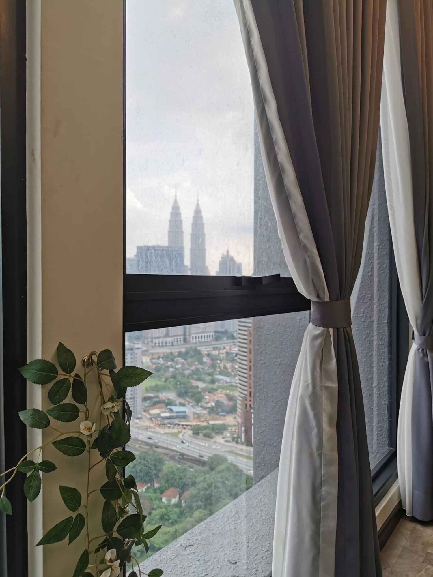 Expressionz Designer Suites Host By Aurora Premium Stay Kuala Lumpur Exteriör bild